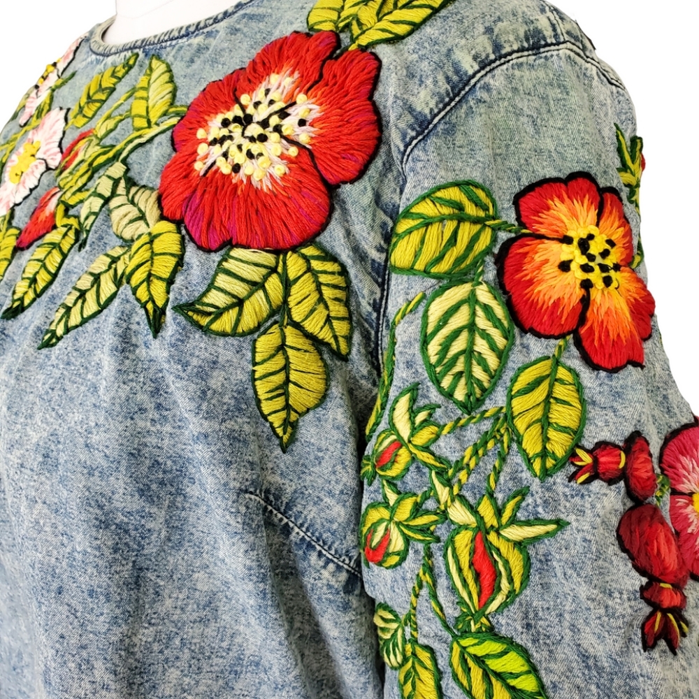 Embroidered Roses Denim Top Size M - Picture 13 of 16